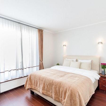 Central Apartment In Gedimino Av By Urban Rent Вильнюс Экстерьер фото