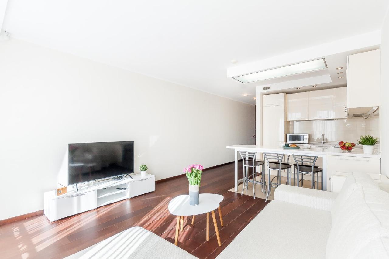 Central Apartment In Gedimino Av By Urban Rent Вильнюс Экстерьер фото