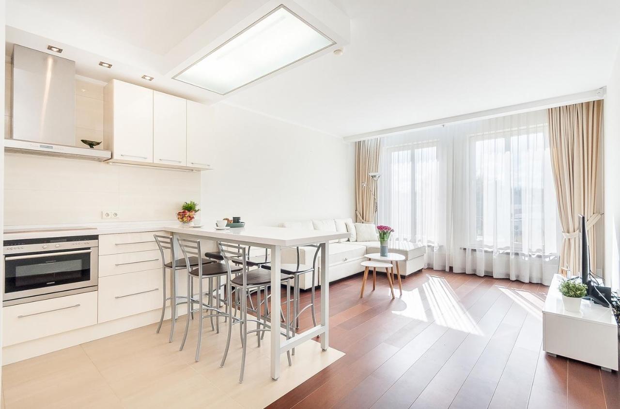 Central Apartment In Gedimino Av By Urban Rent Вильнюс Экстерьер фото