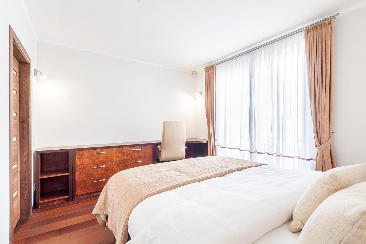 Central Apartment In Gedimino Av By Urban Rent Вильнюс Экстерьер фото