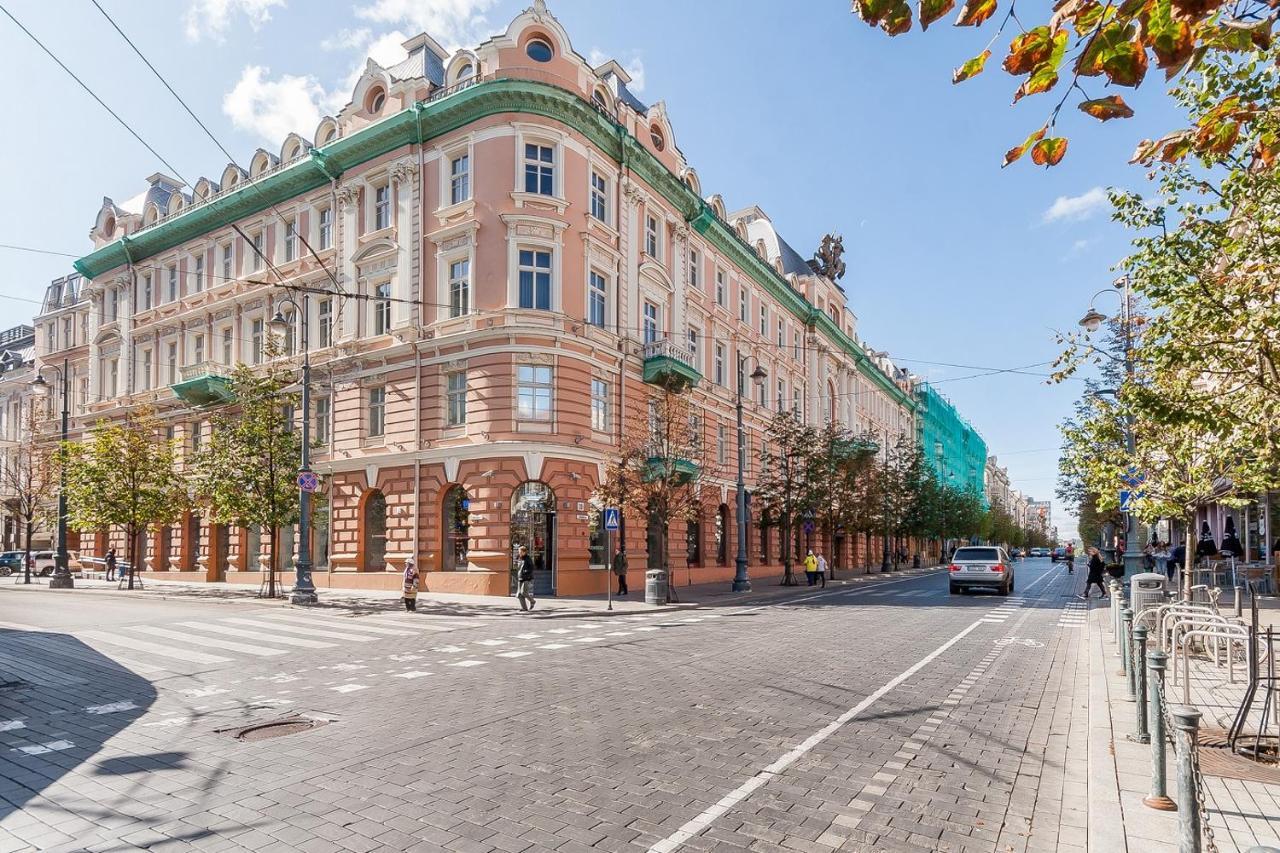 Central Apartment In Gedimino Av By Urban Rent Вильнюс Экстерьер фото